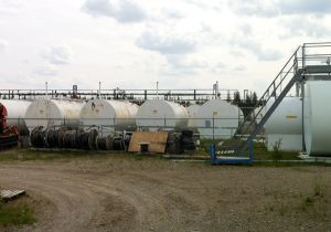 Diesel fuel farm (500,000 L) in Kasabonika Lake First Nation (Northern Ontario).