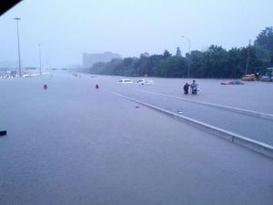 Flash flooding in Toronto shut down many major roadways, including Hwy. 427. Click to view more photos at TheAlbatross.ca