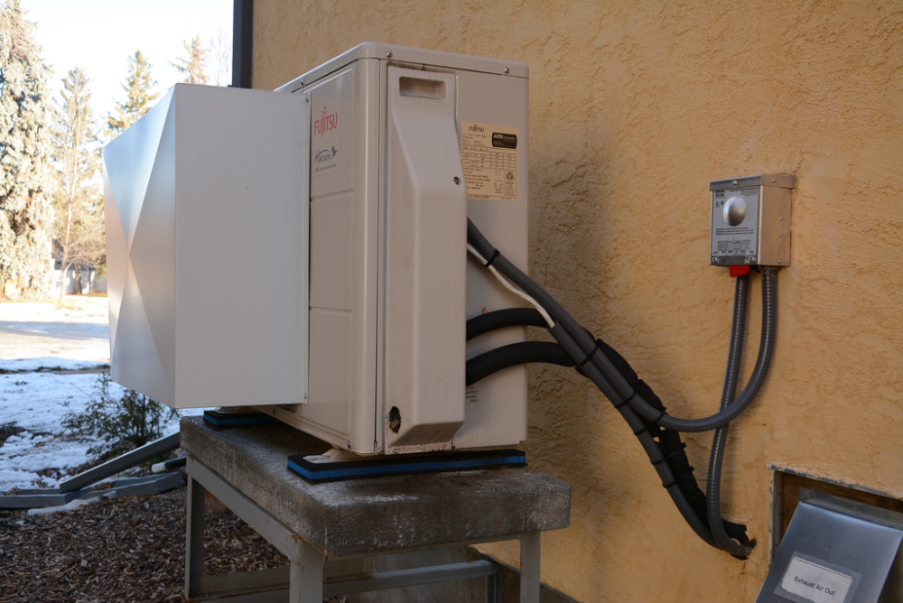 Electric heat pumps are key to low-carbon homes and buildings | Pembina