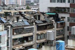 Solar-powered water heaters adorn the rooftops of this building in Kunming, China. Photo: couretsy of Matthijs Koster. 