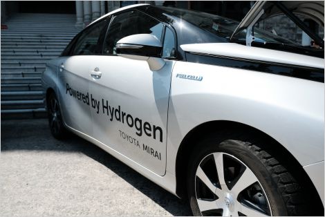 Hydrogen fuel cell passenger car