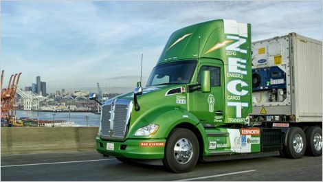 Hydrogen fuelled semi-truck with trailer