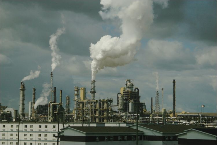 oilsands facilities in Alberta with smokestacks