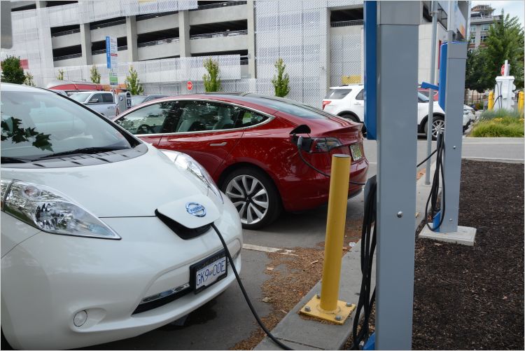Electric vehicles charging in Kelowna