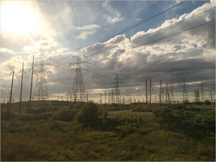 Electricity lines in Ontario