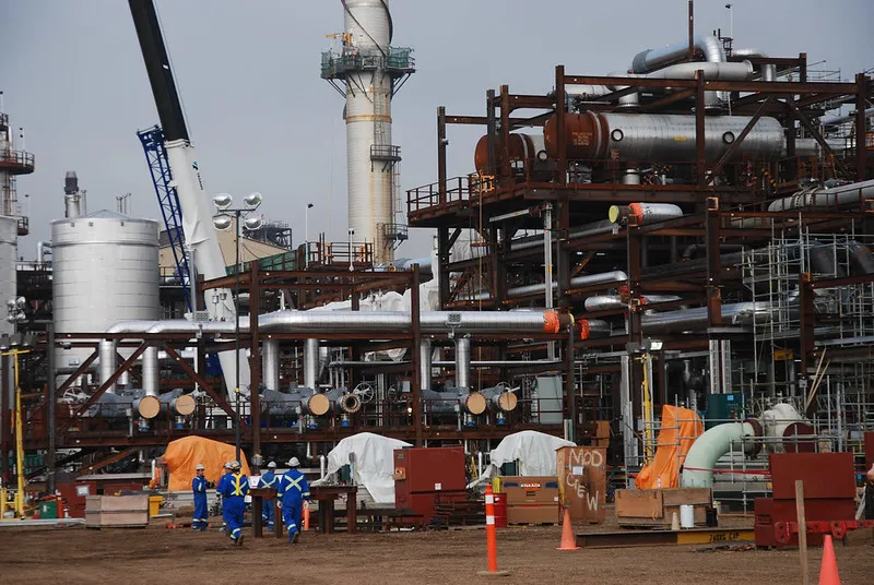 The Shell Quest carbon capture facility in Fort Saskatchewan, AB. Workers pictured in the foreground.