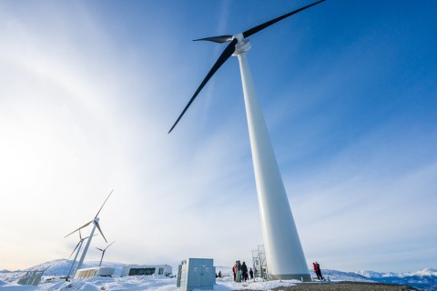 Wind turbine with black blades